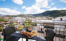 Leukosia Holiday House
